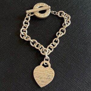 Tiffany Co Notes 727 Fifth Avenue heart charm bracelet